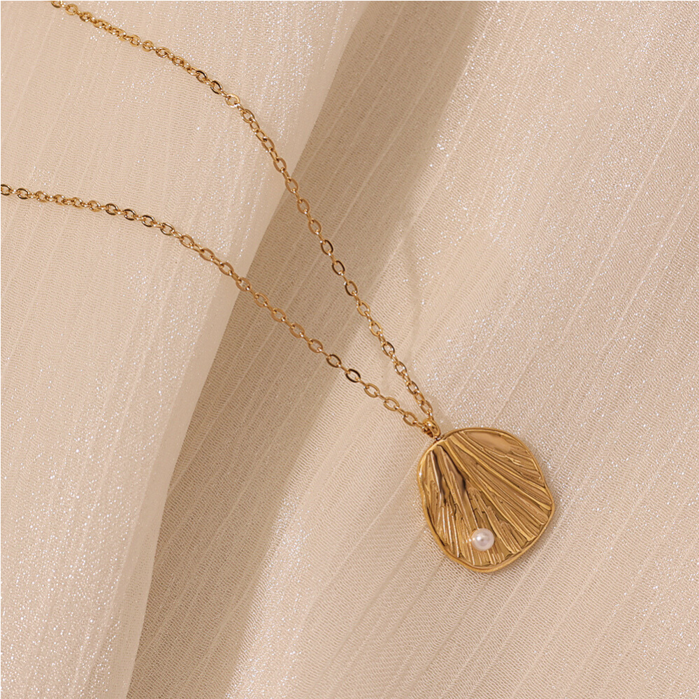 Goldie Shell Necklace